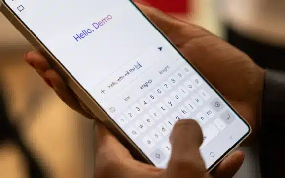 Apple To Replace Siri with Built-In AI Chatbot In 2026: Report 