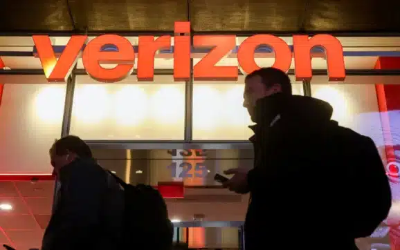 Verizon Customers Can Claim A $20 Credit - Here's How To Get It.
