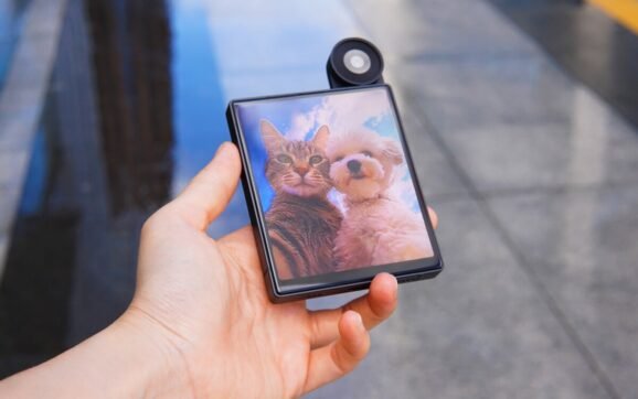 Are small phones coming back? Ikko MindOne Pro vs flip phone cover screens 