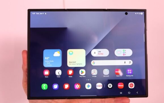 Samsung Debuts 13-Inch Color E-Paper Built from Phytoplankton: The Future of Sustainable Digital Signage and Tablets