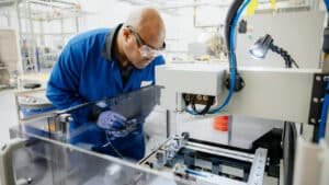 Apple Expands US Manufacturing to Boost iPhone Supply Line