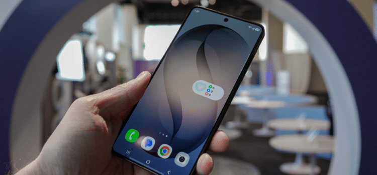 Samsung Tests S26 Ultra Privacy Screen for Public Use 