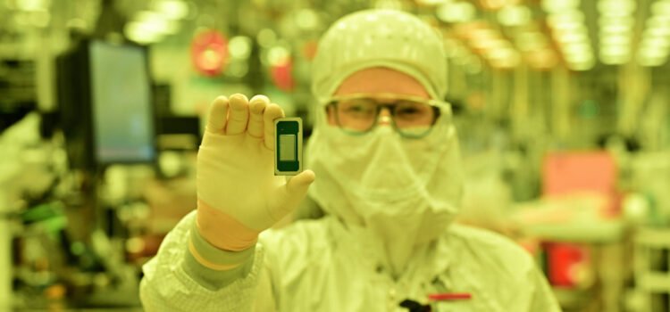 Intel Begins 18A Risk Production as Panther Lake Wafers Reach Arizona Fab