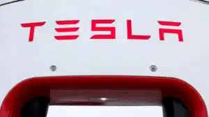 Tesla Shares Drop as Energy-Storage Deployments Miss Expectations 